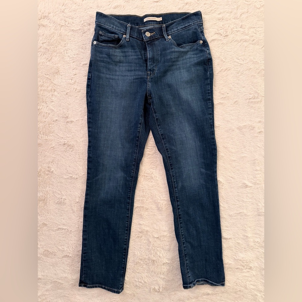 ✨ Levi’s Jeans Women’s 29x30 8M Classic Straight Sculpt ✨